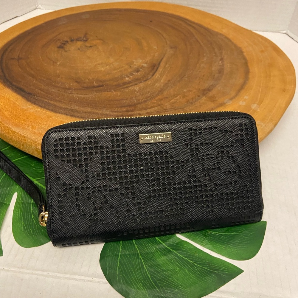 Kate Spade Stenciled Lace Floral Wallet Wristlet